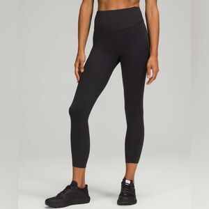 Lululemon Base Pace High-Rise Tight 25"
Black size 14